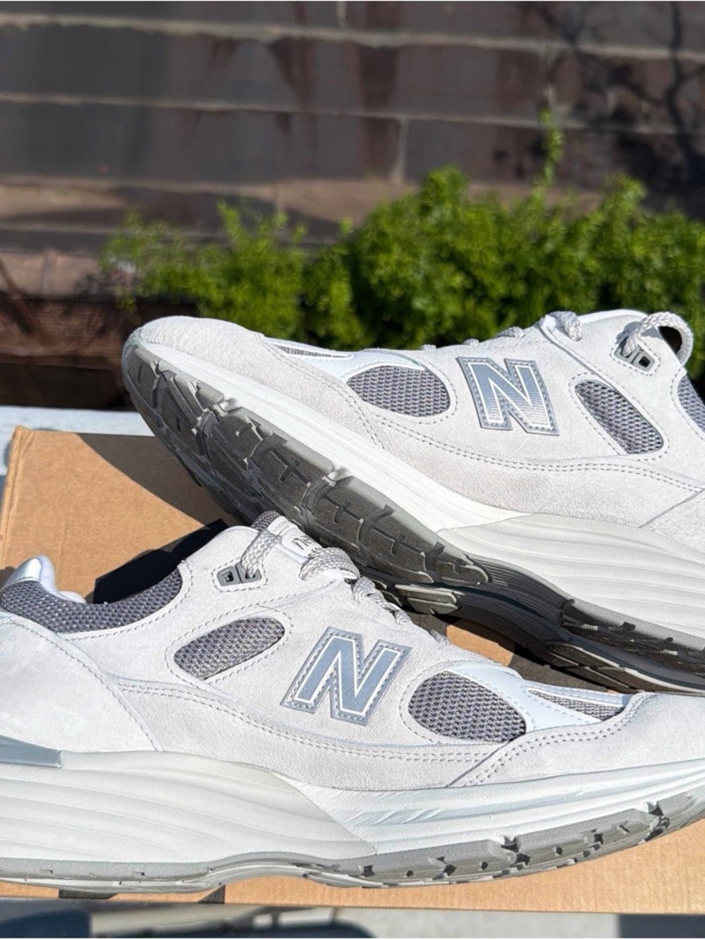 New Balance Men’s Casual White & Light Gray Walking Sneakers - Picture 4 of 10